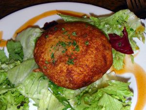 800px-Fishcake_on_salad